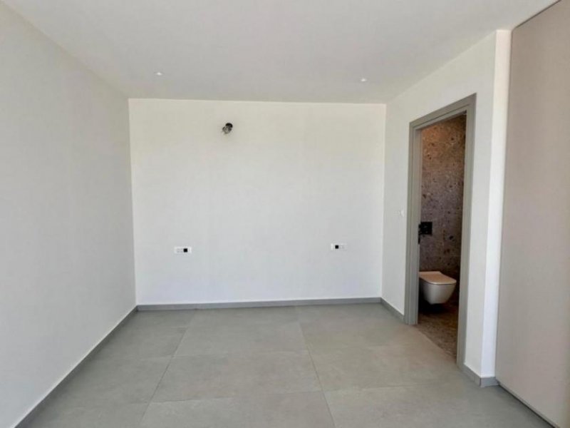 Ierapetra MIT VIDEO! Kreta, Ierapetra: Neu renoviertes Apartmenthaus mit 2 Wohnungen in der Nähe des Hafens zu verkaufen Wohnung kaufen